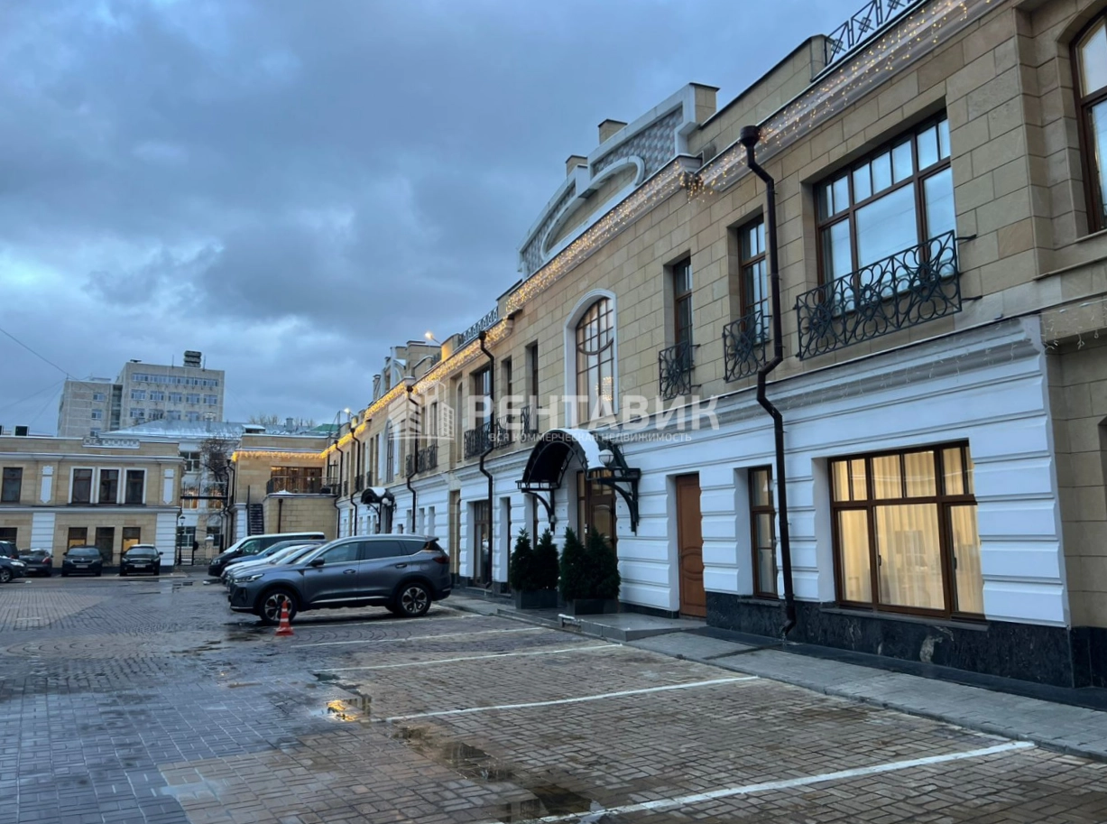 фасад дома, здание по адресу г Москва, ул Садовая-Черногрязская, д 8 стр 7