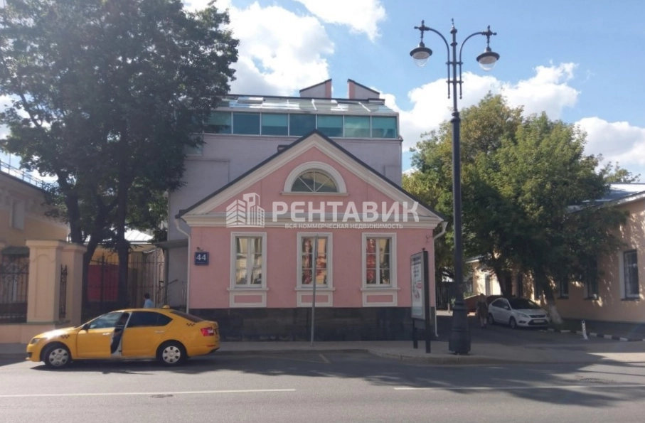фасад дома, здание по адресу г Москва, ул Большая Ордынка, д 44 стр 1