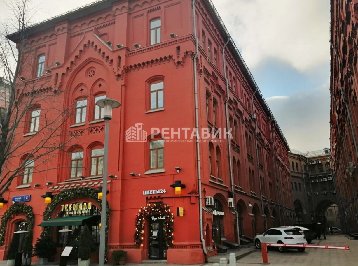 фасад дома, здание по адресу г Москва, Новая пл, д 8 стр 2