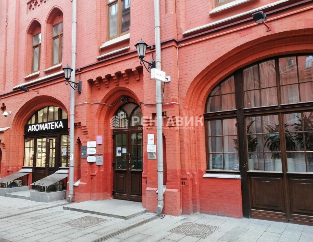 фасад дома, здание по адресу г Москва, Новая пл, д 8 стр 2
